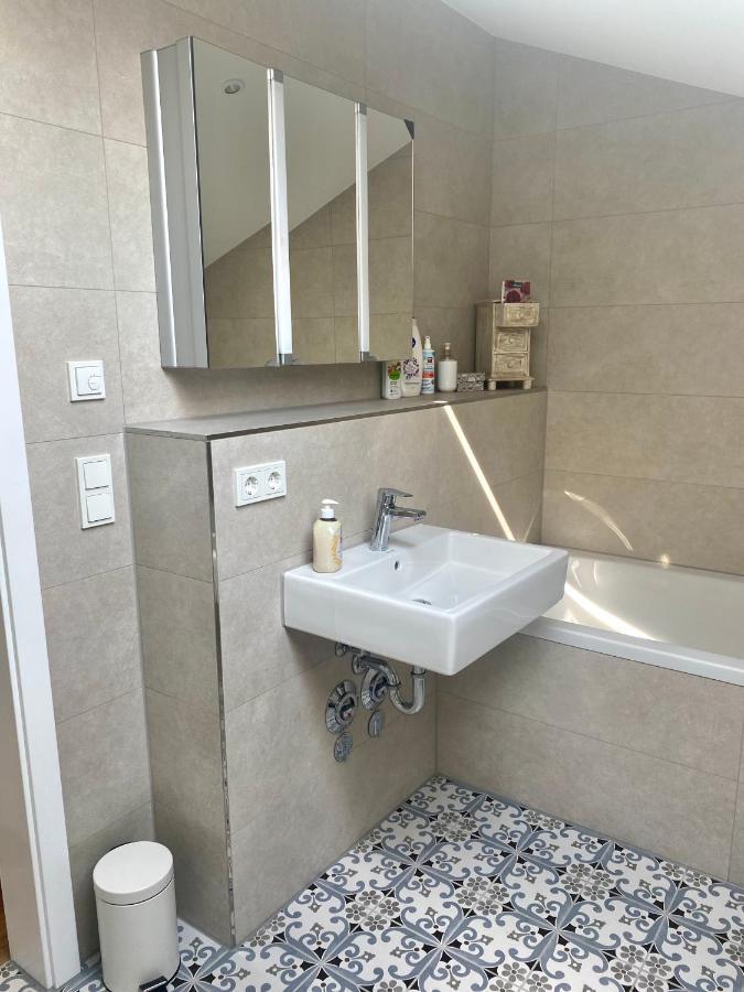 Sonniges Dg Apartment Nahe Bahnhof In グミュント・アム・テーガンゼー エクステリア 写真